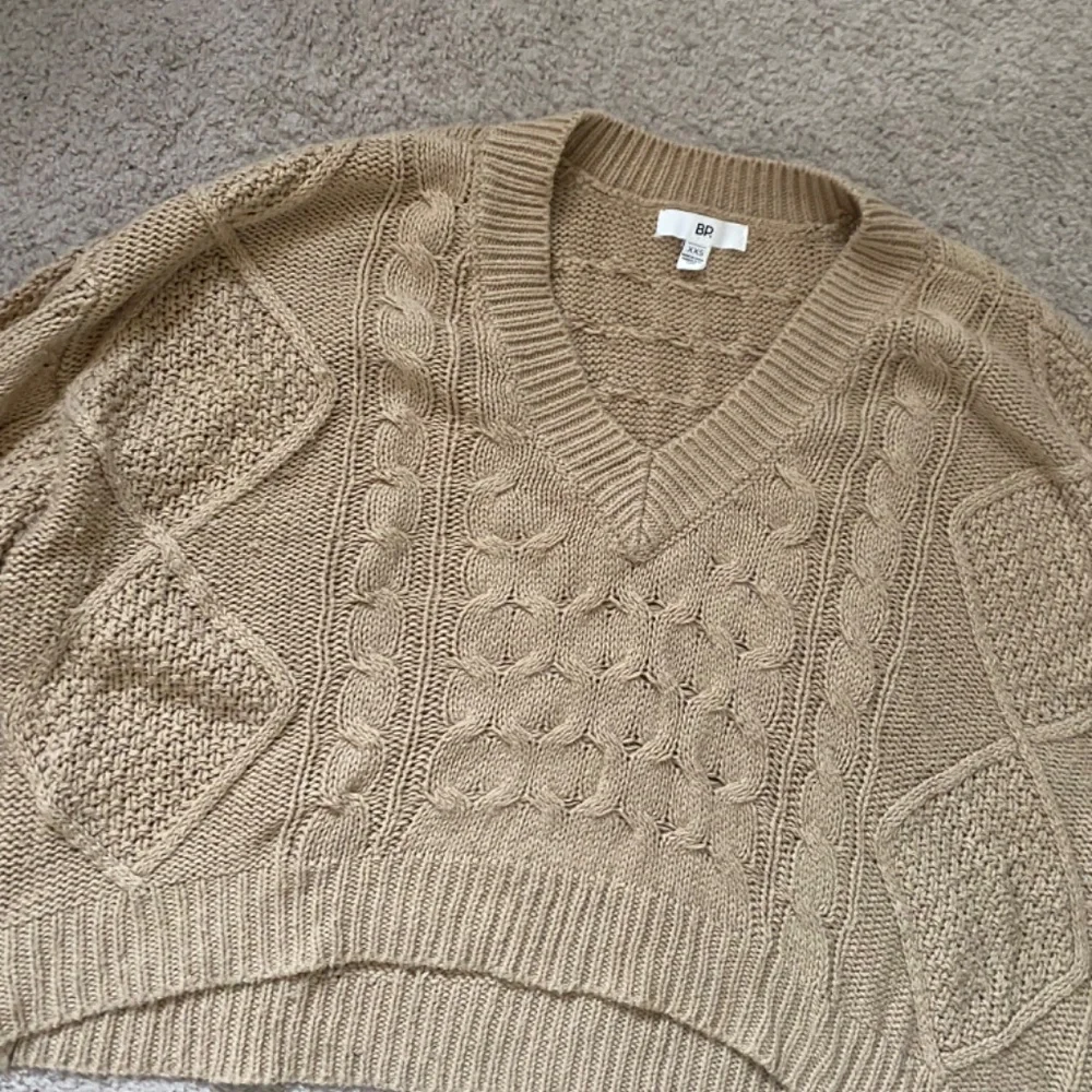 Cropped sweater - Picture 3 of 3